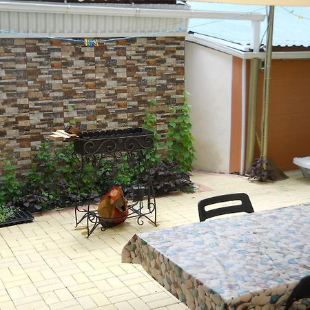 Добрый Лев Hotel Sukhumi Exterior foto
